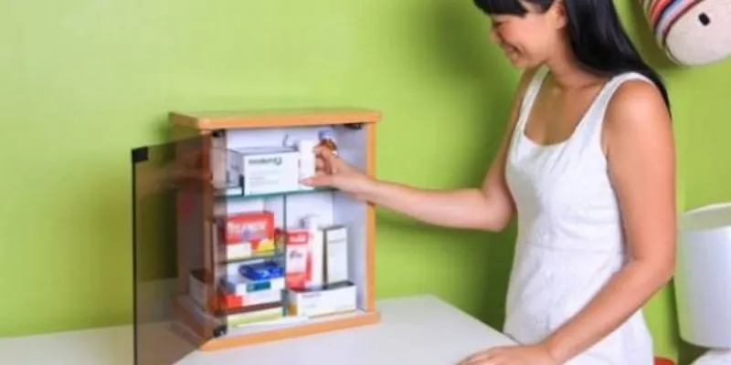 Chuẩn bị những loại thuốc cần thiết và số điện thoại để gọi